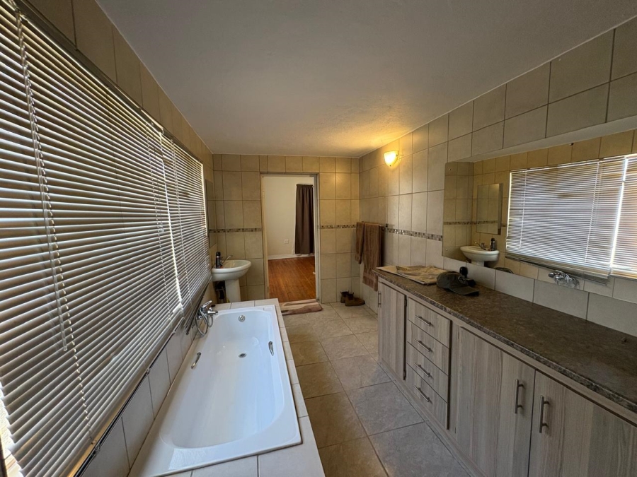 4 Bedroom Property for Sale in Wolmaransstad North West